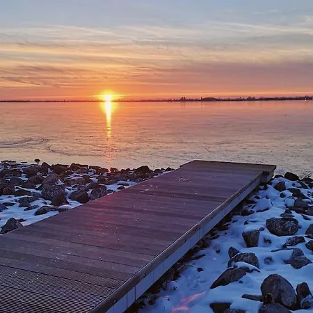 Holiday home Braas&meer Lodge, Fantastisch Uitzicht Over Het Meer, Luxe Lodge! Rijnsaterwoude