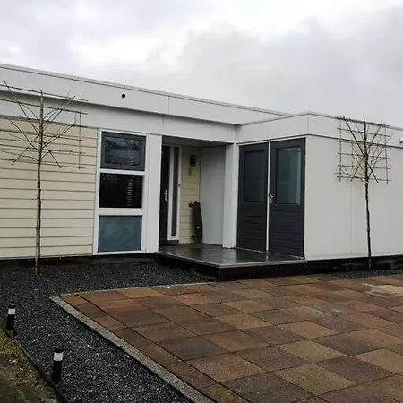 Holiday home Braas&meer Lodge, Fantastisch Uitzicht Over Het Meer, Luxe Lodge! Rijnsaterwoude