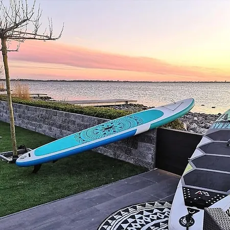Holiday home Braas&meer Lodge, Fantastisch Uitzicht Over Het Meer, Luxe Lodge! Rijnsaterwoude