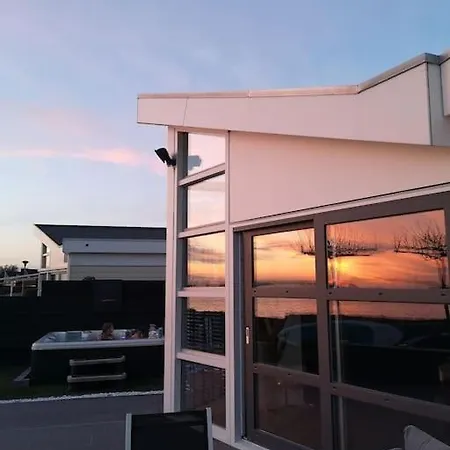 Holiday home Braas&meer Lodge, Fantastisch Uitzicht Over Het Meer, Luxe Lodge!